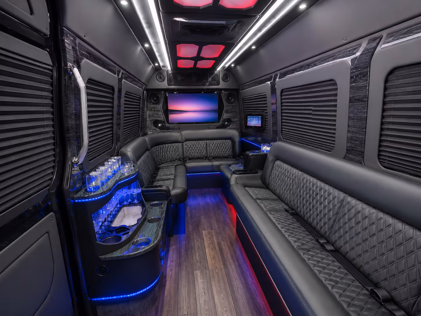 detroit custom day trip and driving tour bus rentals